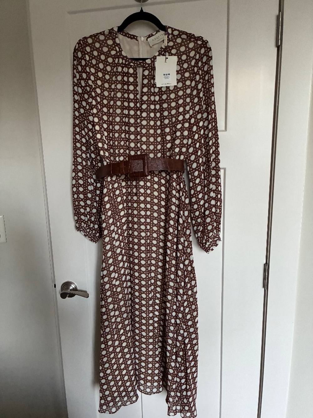 Exquisite dress with belt